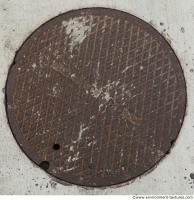 manhole cover rusty 0005